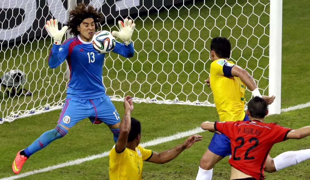  Ochoa Cứu Thua Kinh Điển Trước Brazil – World Cup 2014
