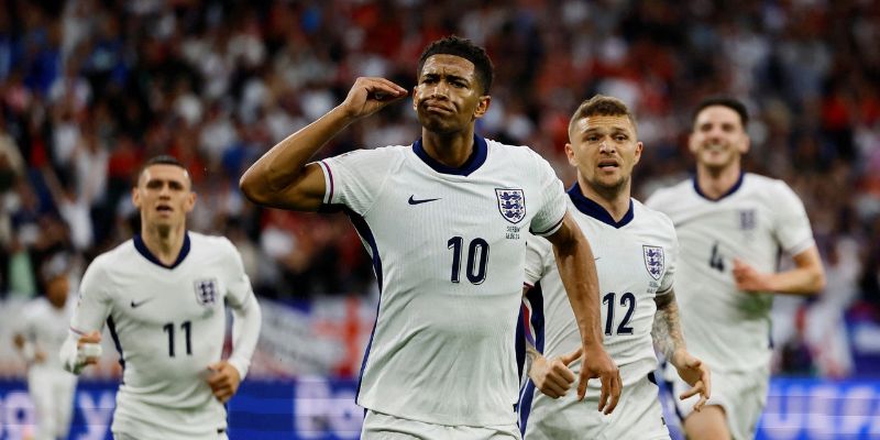 Anh sở hữu đội hình trẻ trung, giàu chiều sâu và đa dạng