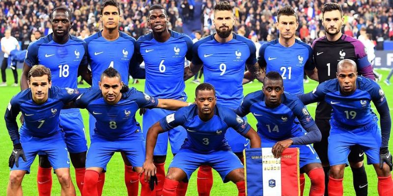 Pháp (France) có lối chơi tốc độ cao, kiểm soát nhịp độ và phản công sắc bén