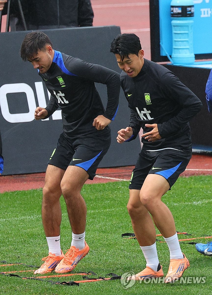 Son Heung-min tham gia buổi tập mở tại Sân vận động Goyang ở Goyang