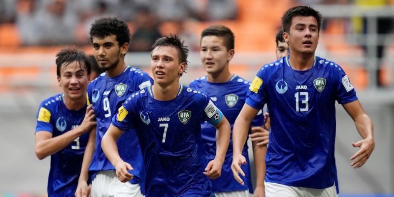 Teams photo of Uzbekistan before match