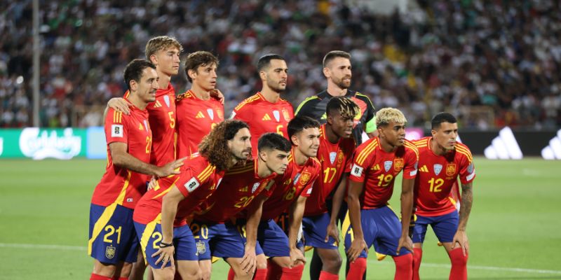 Tây Ban Nha là ứng cử viên hàng đầu cho ngôi nhất bảng